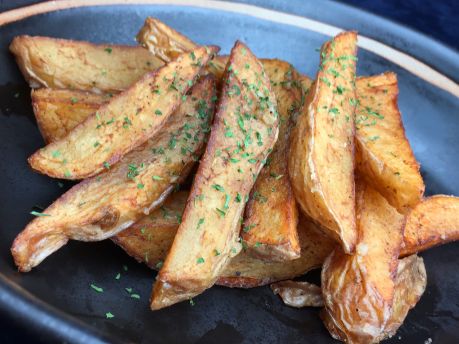 ポテトフライ /長野県諏訪市の黒毛和牛もつ鍋と牛タンの居酒屋/宴屋とんぼ 